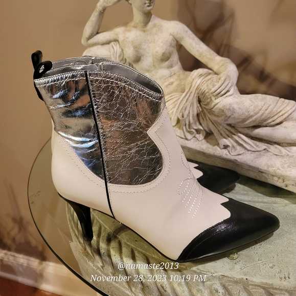 Vince Camuto Saiovell Leather Ankle Cowboy Heeled Mini Boot Leather Foiled #642 - Picture 14 of 16